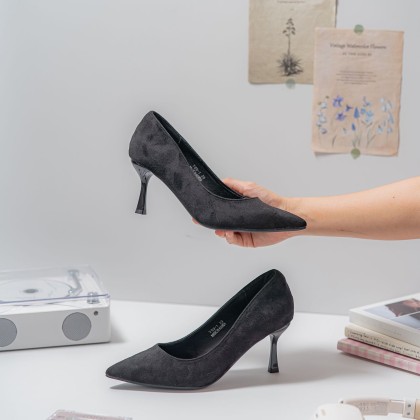 Monochrome Stiletto Heel 单色细跟款