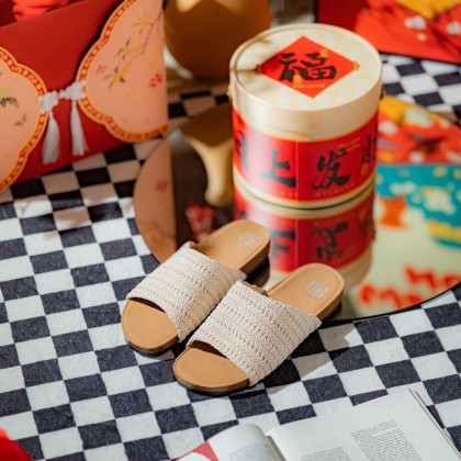 Perforated Suede Sandals 缕空套脚款