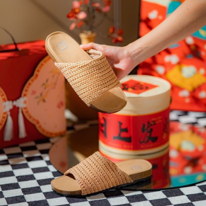 Perforated Suede Sandals 缕空套脚款