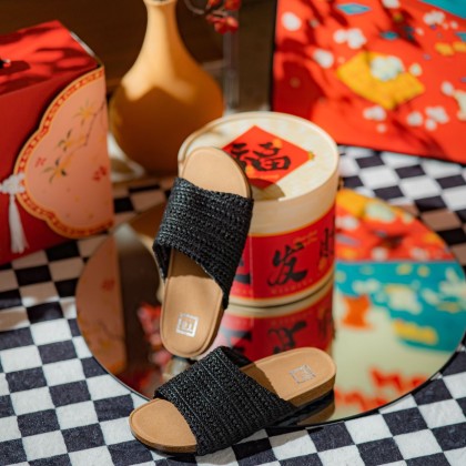 Perforated Suede Sandals 缕空套脚款