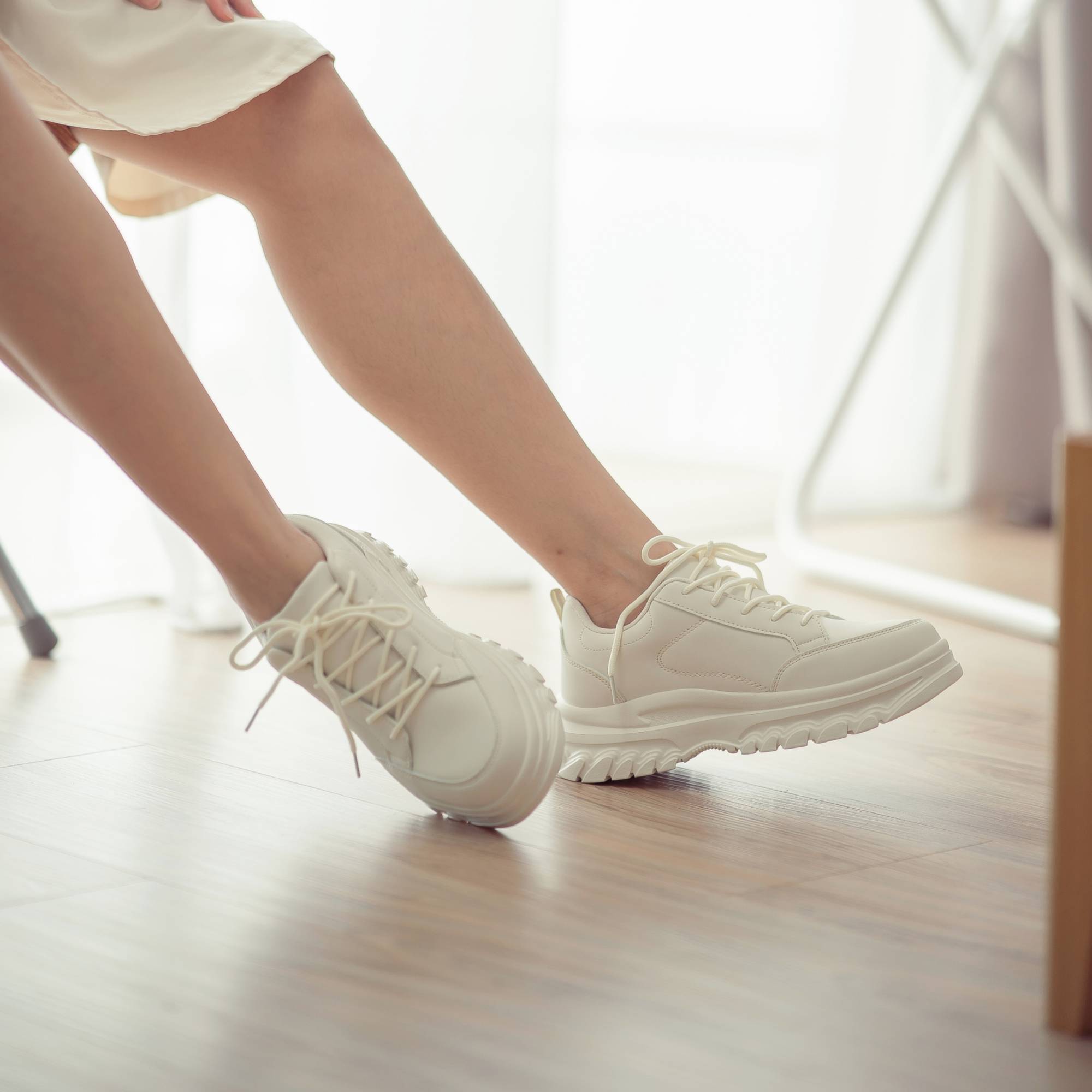 Creamy sneakers discount